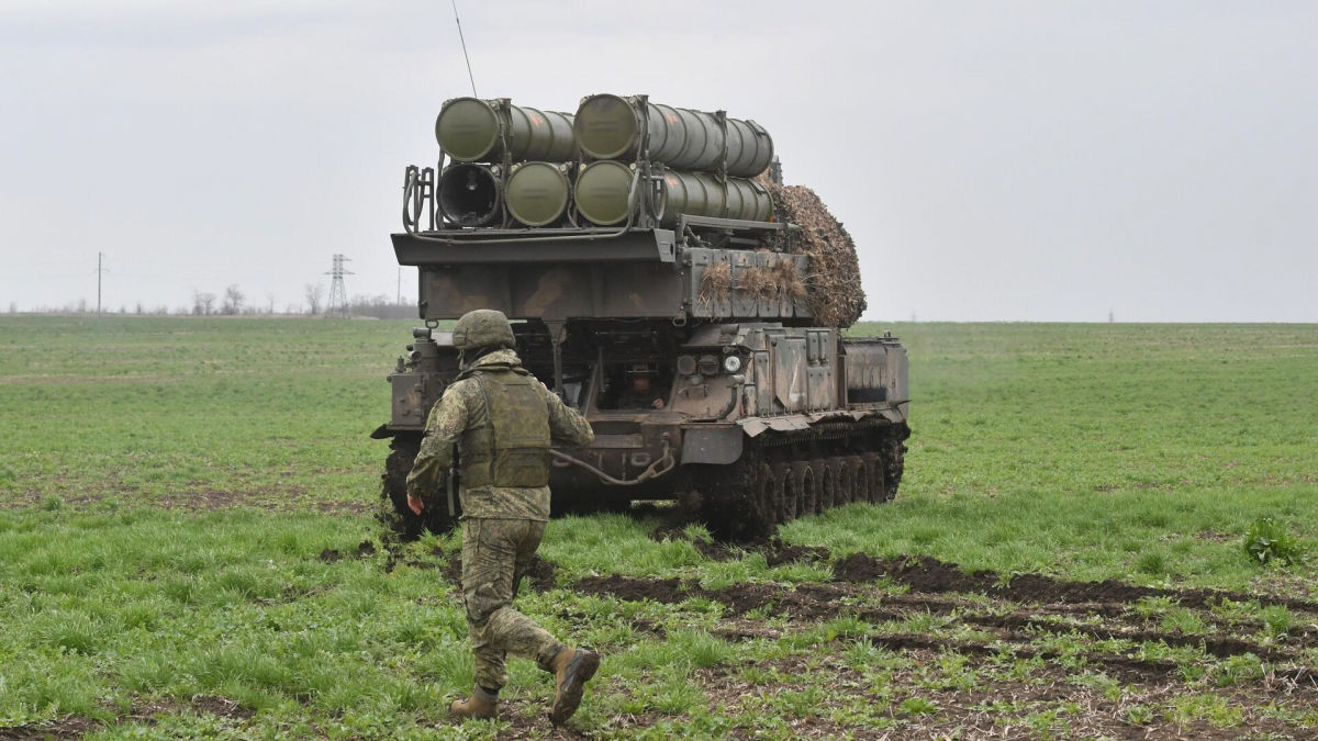 Окупований Севастополь прокинувся від серії "хлопків": у Мережу виклали кадри