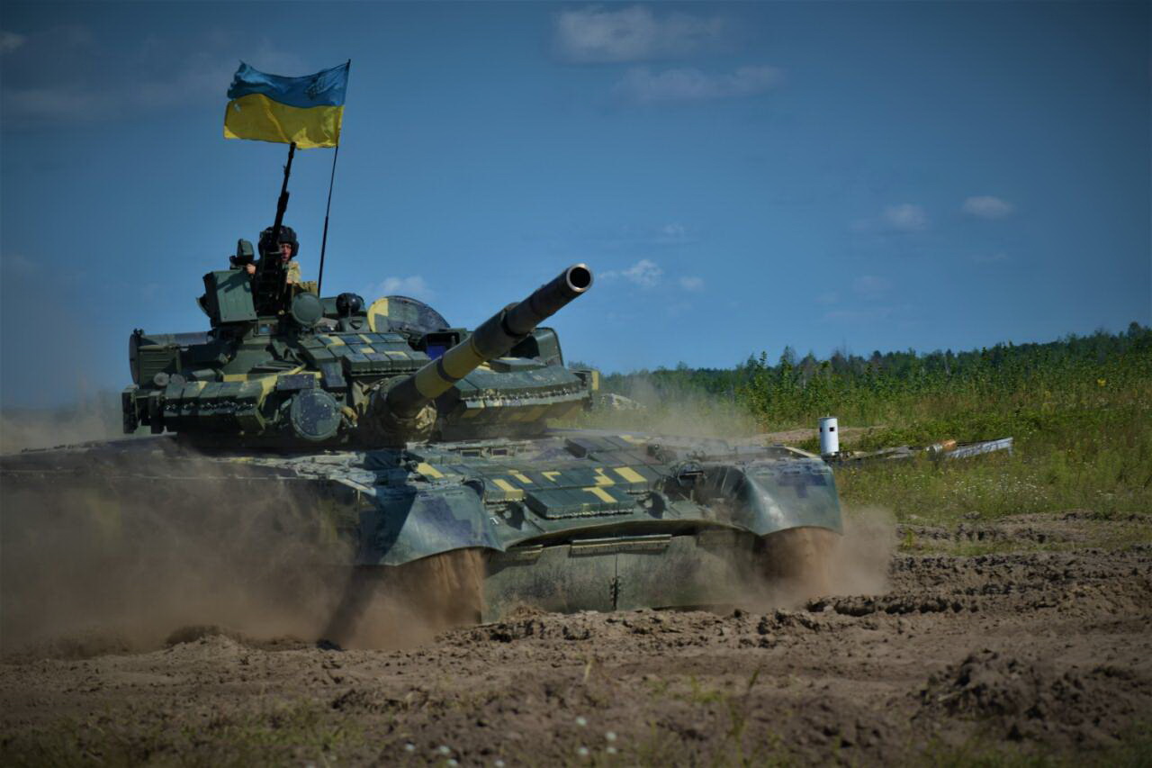 В Сети появились захватывающие кадры, как украинские военнослужащие управляют танками: в армии определяют лучший танковый взвод ВСУ