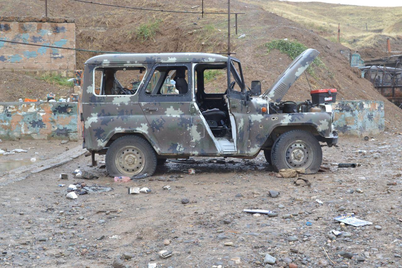 Азербайджан показал кадры разгромленной боевой техники ВС Армении: армянским военным пришлось бросить все