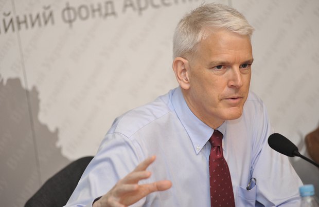 Кремль не намерен способствовать примирению на Донбассе, чтобы давить в дальнейшем на Украину, - экс-посол США