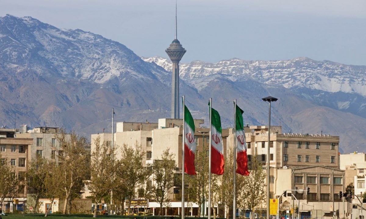 Россия тайно переправила Ирану тонны наличных долларов – СМИ