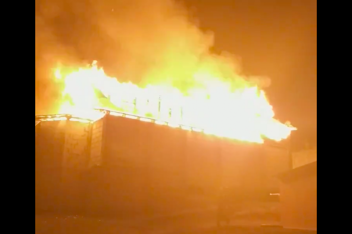 Появилось видео, как под Севастополем огонь уничтожает храм РПЦ: детали