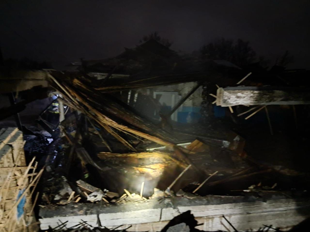 Последствия ночной атаки РФ по Украине: на Черниговщине в результате удара российских БпЛА полностью сгорела школа