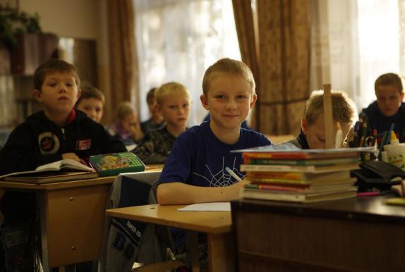 Из-за боевых действий школы Донецка с завтрашнего дня будут закрыты