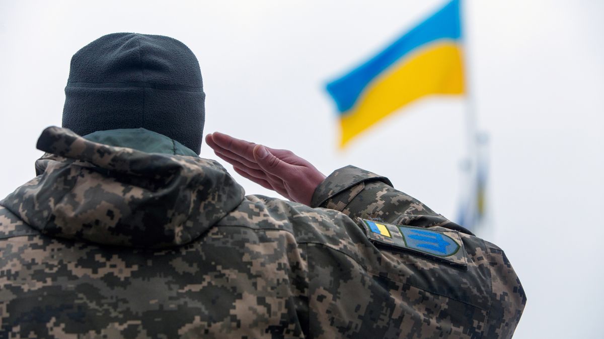 Ежемесячные выплаты украинским военным и их семьям: кому полагаются и как оформить