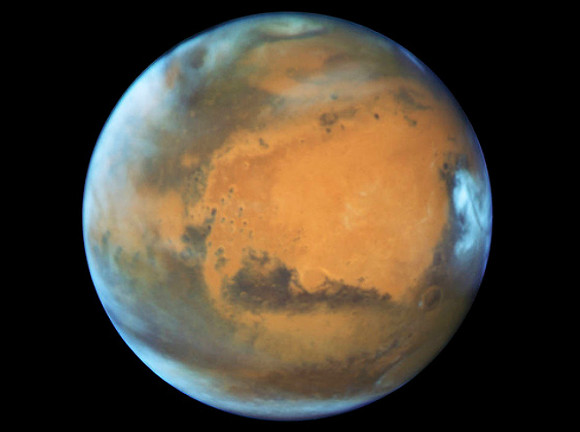 Американский исследователь обнаружил на Марсе гигантские башни: опубликованы сенсационные изображения НАСА