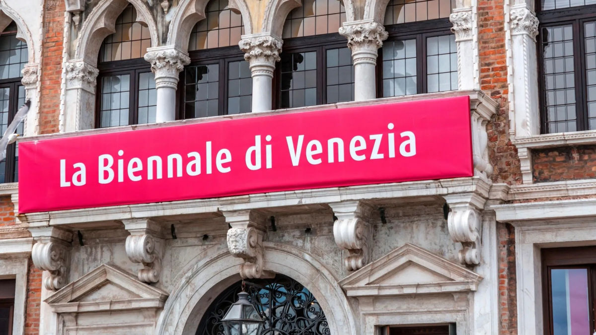 Еврокомиссия отреагировала на участие РФ в Венецианской биеннале и обратилась к властям Италии