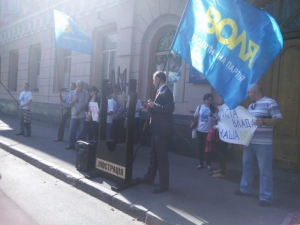 Гильотина, тризуб, митинг, Киев, люстрация